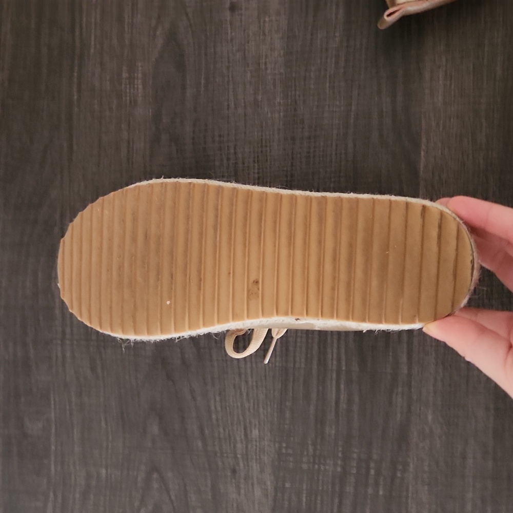Shoes - Picture 4 of 5